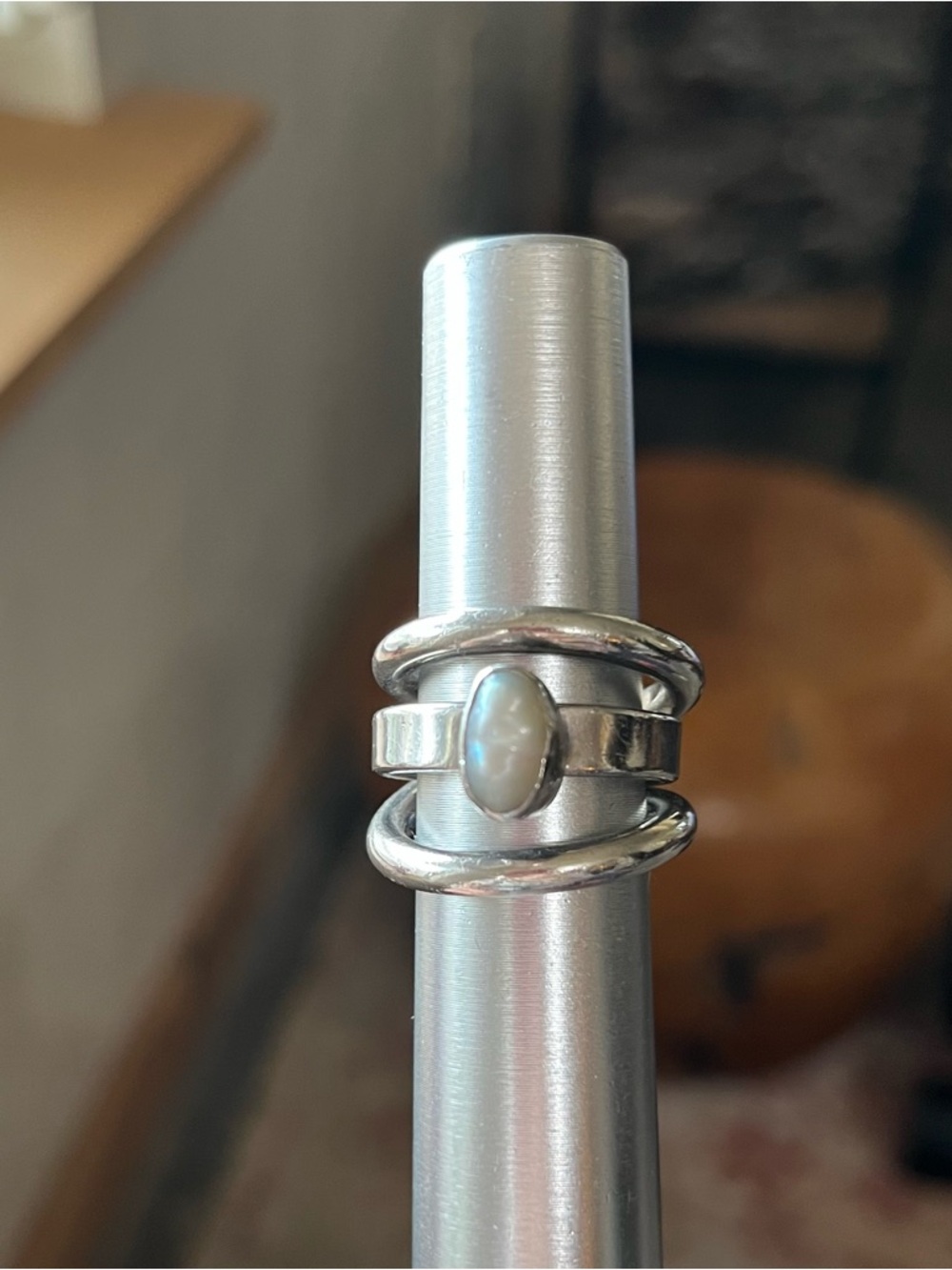 Lilly Barrack Sterling .925 Freshwater Pearl Ring
Unique split shank band - Picture 8 of 10